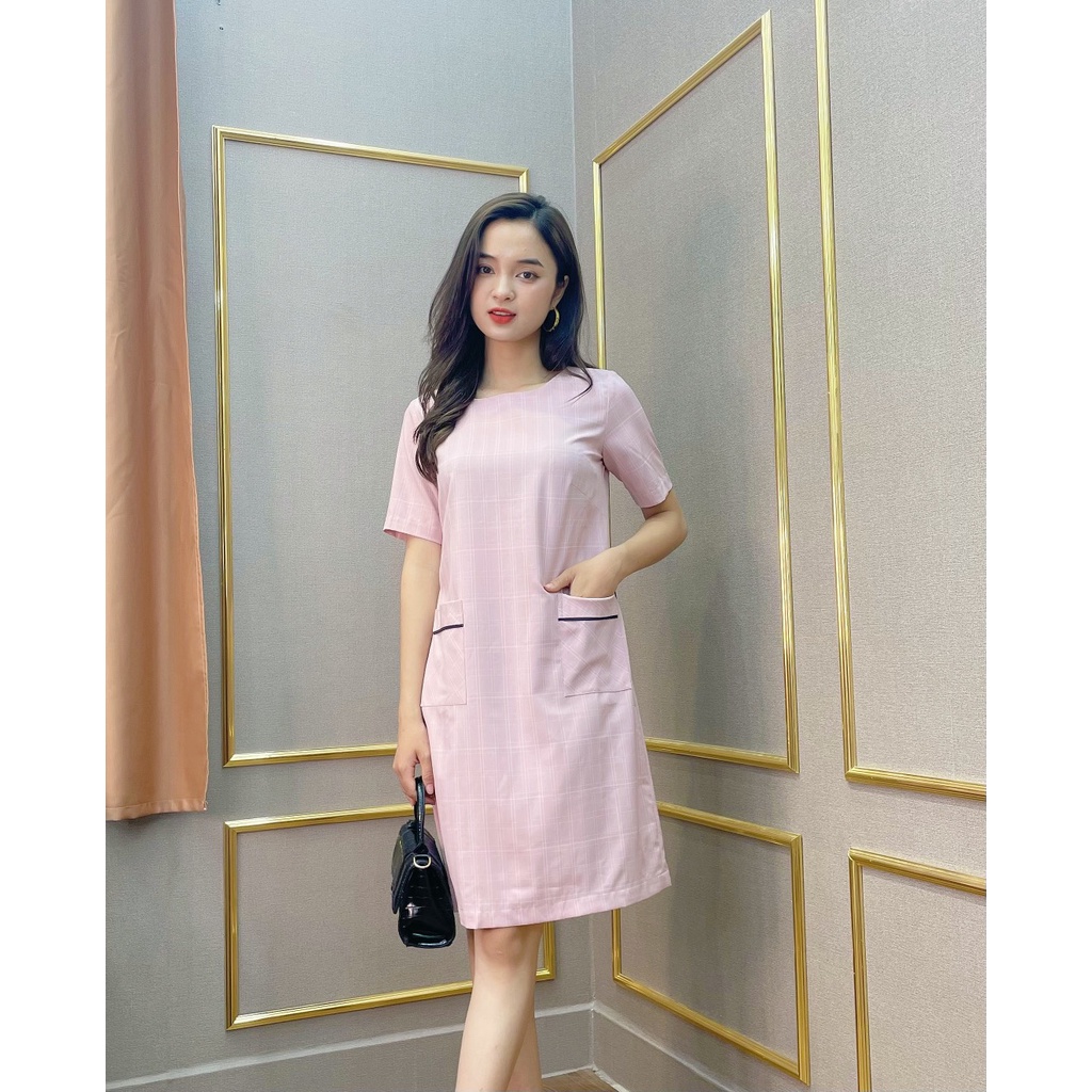 Đầm xuông hồng kẻ nhạt cổ tròn Sefa SFT3016