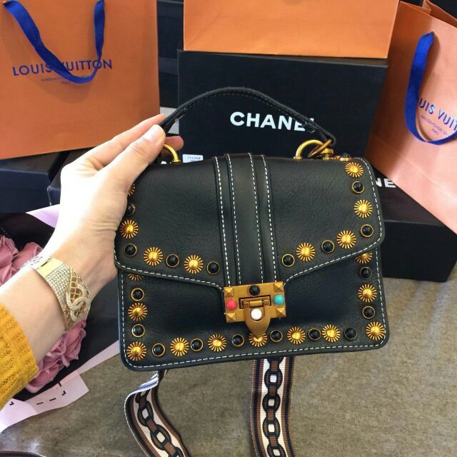 Túi Valentino Viền Bi Da Đẹp Sang Chảnh