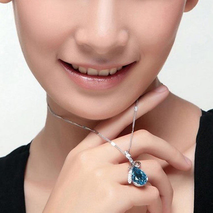 Dây chuyền mặt đá sang trọng cho nữ