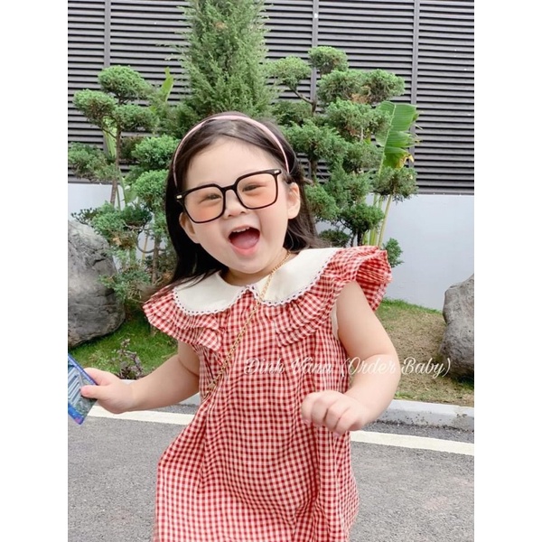 Váy kẻ caro đỏ bé gái