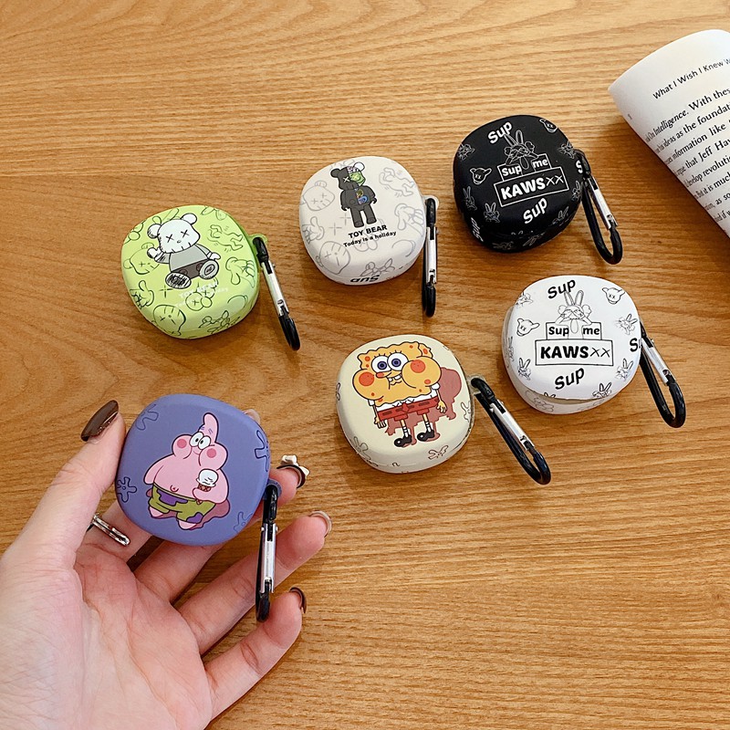 Vỏ bảo vệ hộp sạc tai nghe Baseus Encok WM01 TWS bằng TPU mềm hình SpongeBob có móc treo