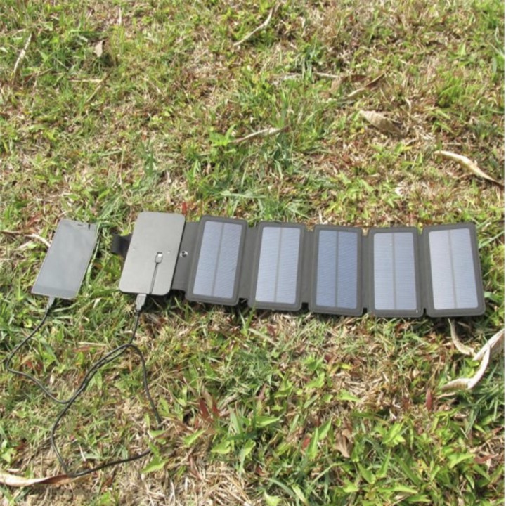 Du lịch luôn đầy năng lượng với pin sạc năng lương mặt trời 5 tấm