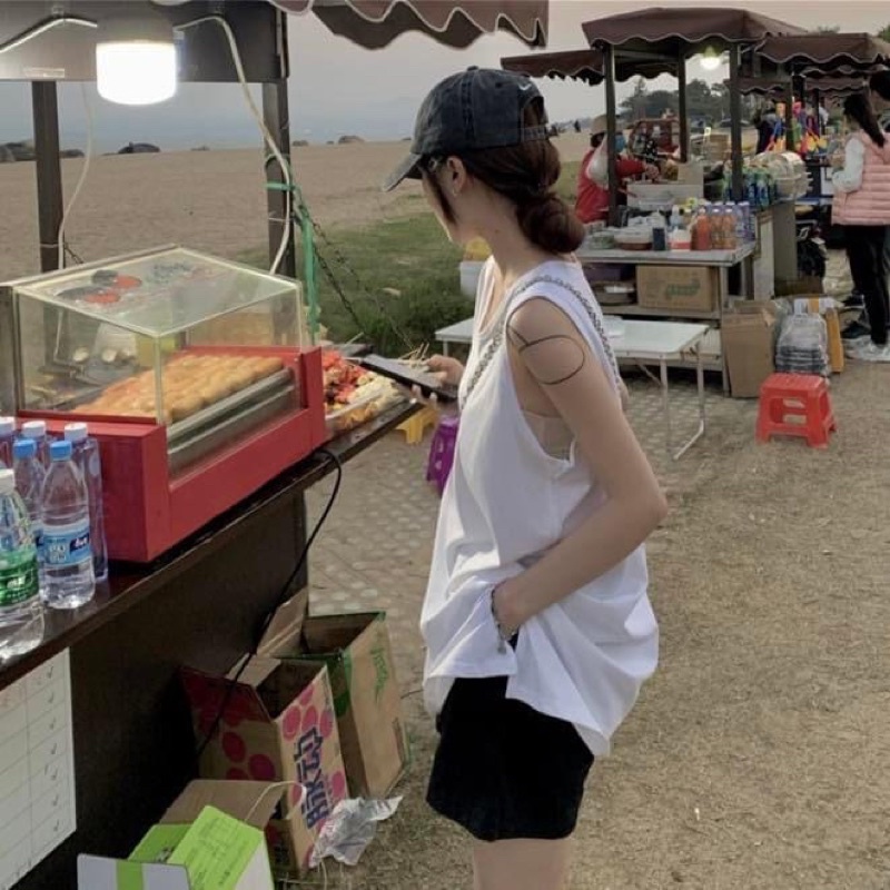 Áo ba lỗ sát nách trơn nữ oversize form rộng giấu quần xẻ tà - Order taobao quảng châu