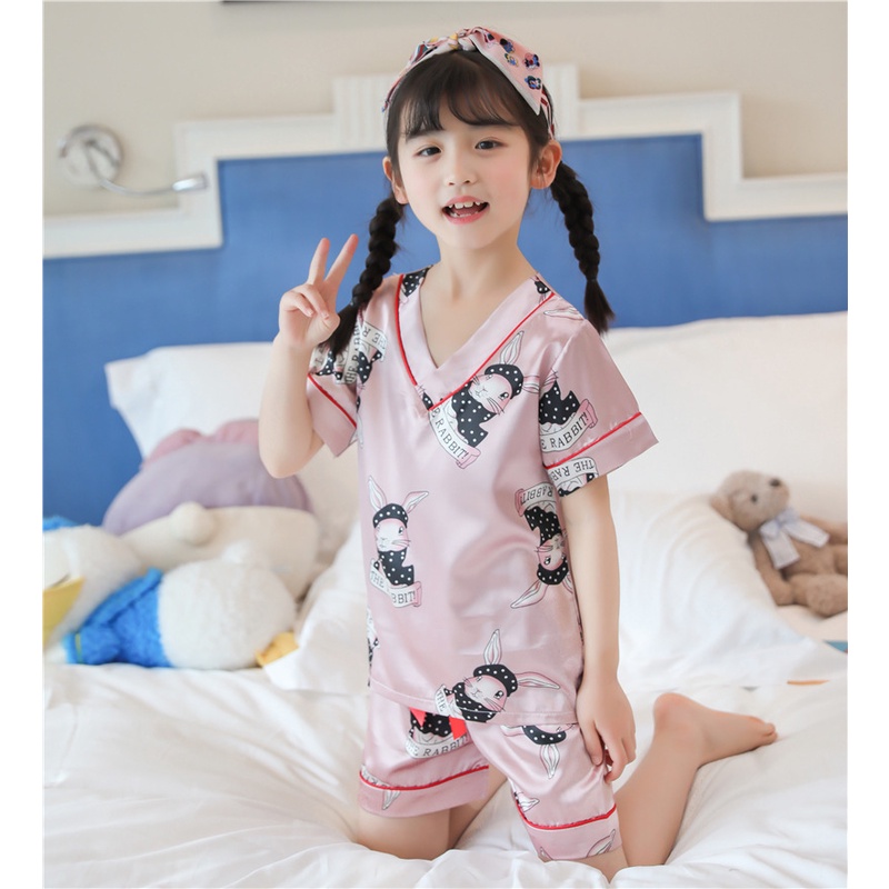 Bộ Đồ Ngủ Bằng Lụa Mát Cổ Chữ V In Họa Tiết Hoạt Hình Dành Cho Bé