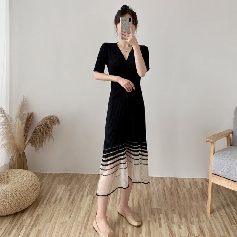 Váy len, đầm len liền thân nút ngực phối ren nữ tính