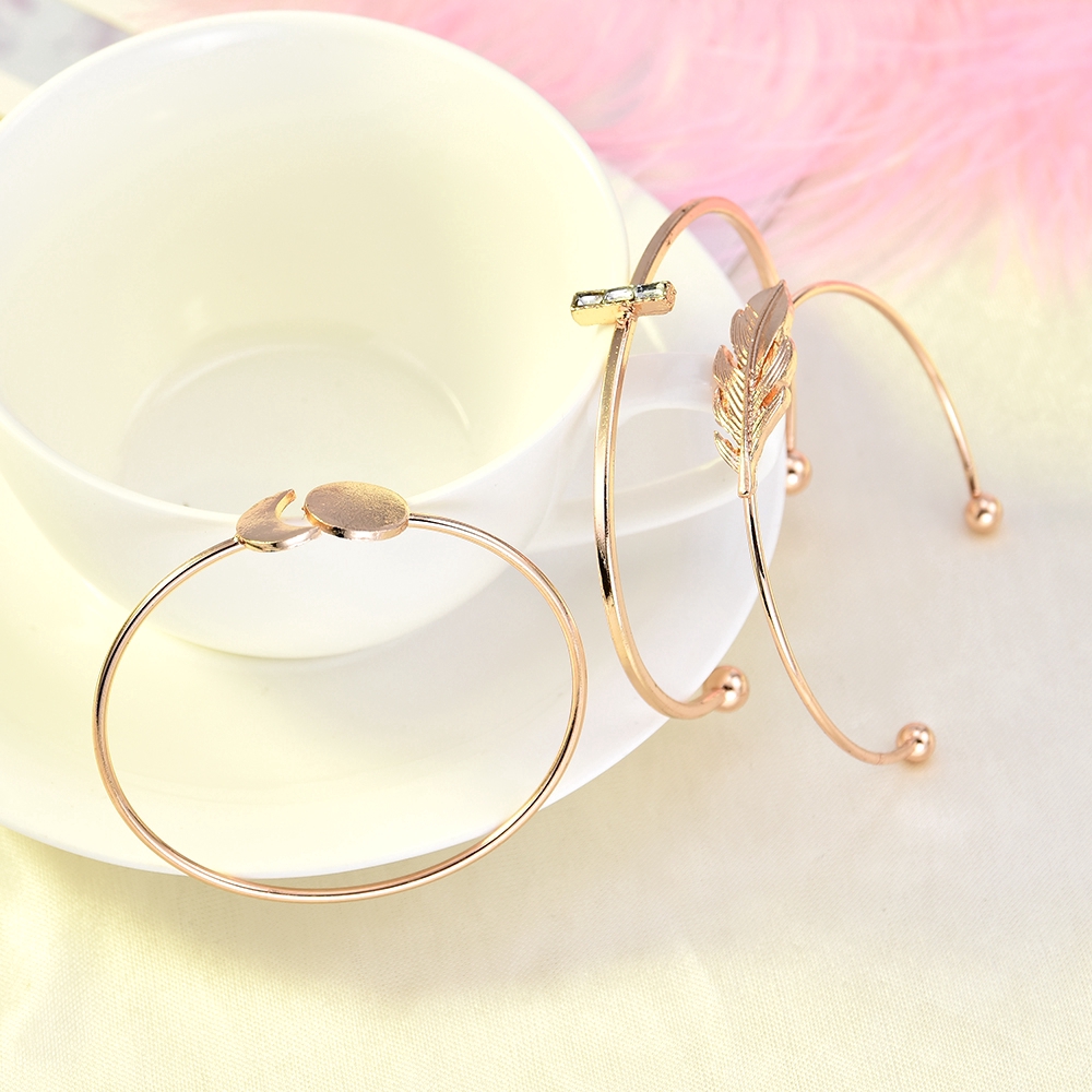 Bộ 5 vòng đeo tay mạ vàng kiểu dáng tinh tế dành cho bạn nữ