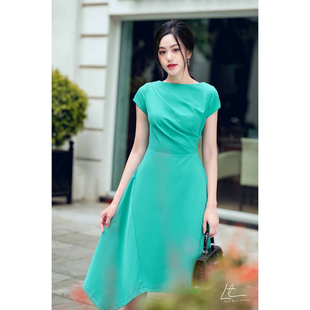 VÁY XÒE CỔ TRÒN LY EO VẠT XÉO SANG CHẢNH | BigBuy360 - bigbuy360.vn