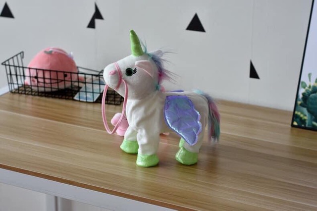 Đồ chơi ngựa pony biết đi biết hát biết hí và lắc mông.