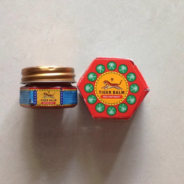 Dầu gió hiệu tiger balm màu đỏ