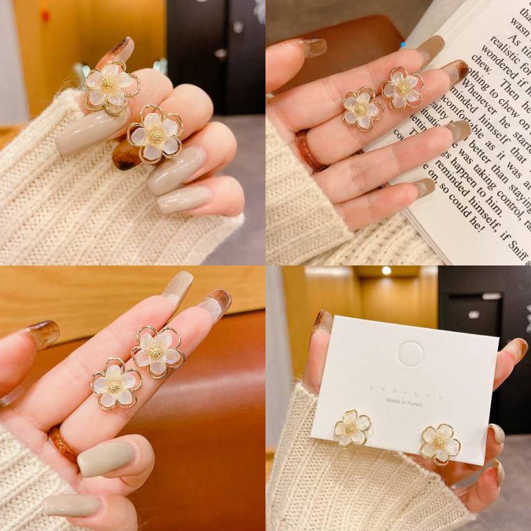 Khuyên tai hình bông hoa nhỏ xinh xắn đáng yêu
