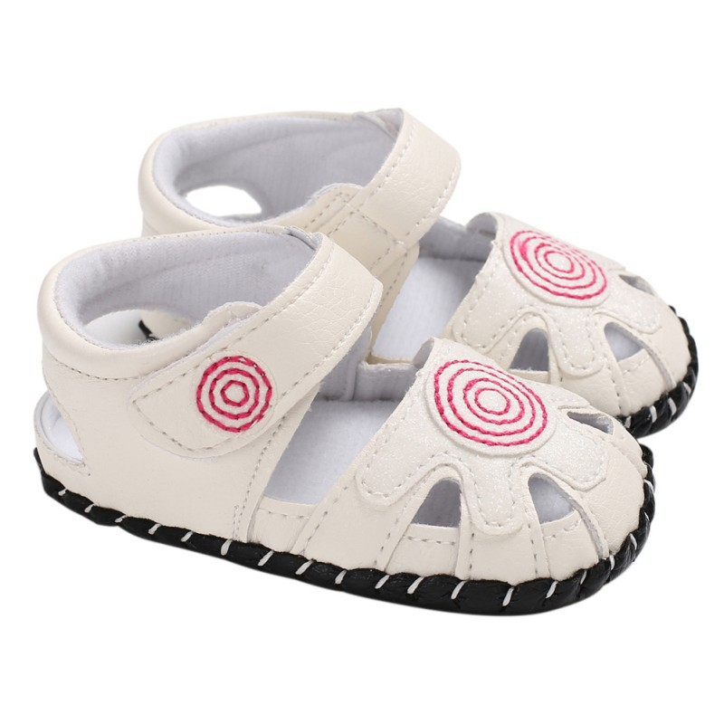 Giày sandals thêu hình đáng yêu cho bé
