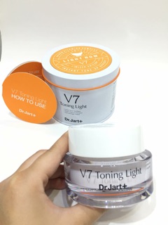 Kem dưỡng trắng da V7 fullsize