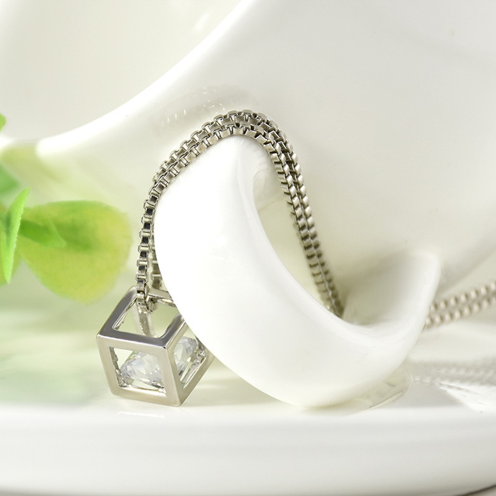 Vòng cổ hình khối nhỏ đính đá xinh xắn dễ thương