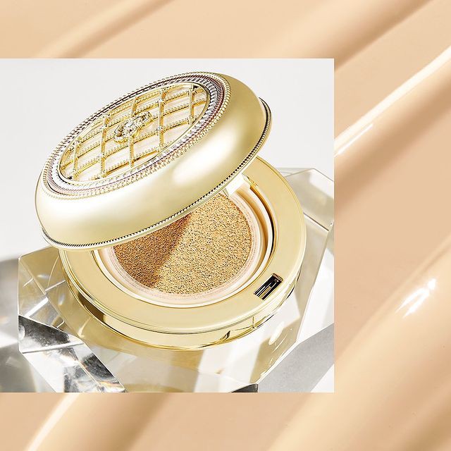 Phấn Nước Whoo Luxury Golden Cushion SPF50/PA+++ Chống Nắng No.21 - Tặng 2 Lõi Và Dầu Tẩy Trang