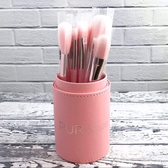 BỘ CỌ TRANG ĐIỂM 12 CÂY SIGNATURE TRAVEL ESSENTIALS 12 PIÊC CRUELTY FREE BRUSH SET WITH CUP CHÍNH HÃNG - 9403