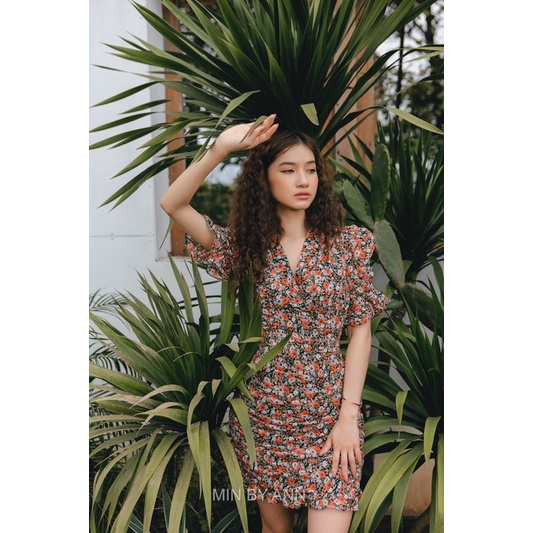 Đầm ôm nhún toàn thân cổ V sexy Layla dress