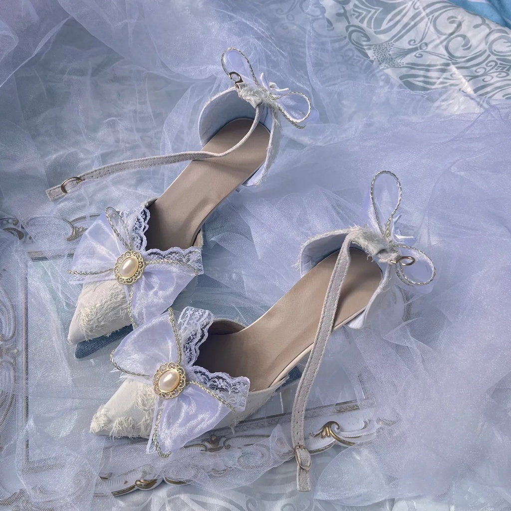 Giày cao gót mũi nhọn màu đen đính hoa thủ công phong cách lolita