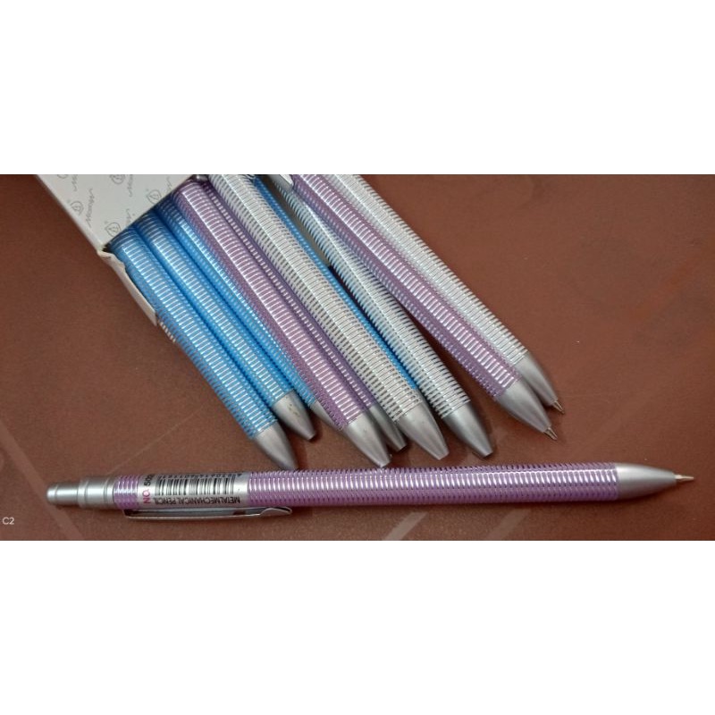 1 CÂY BÚT CHÌ BẤM 0,5CM!