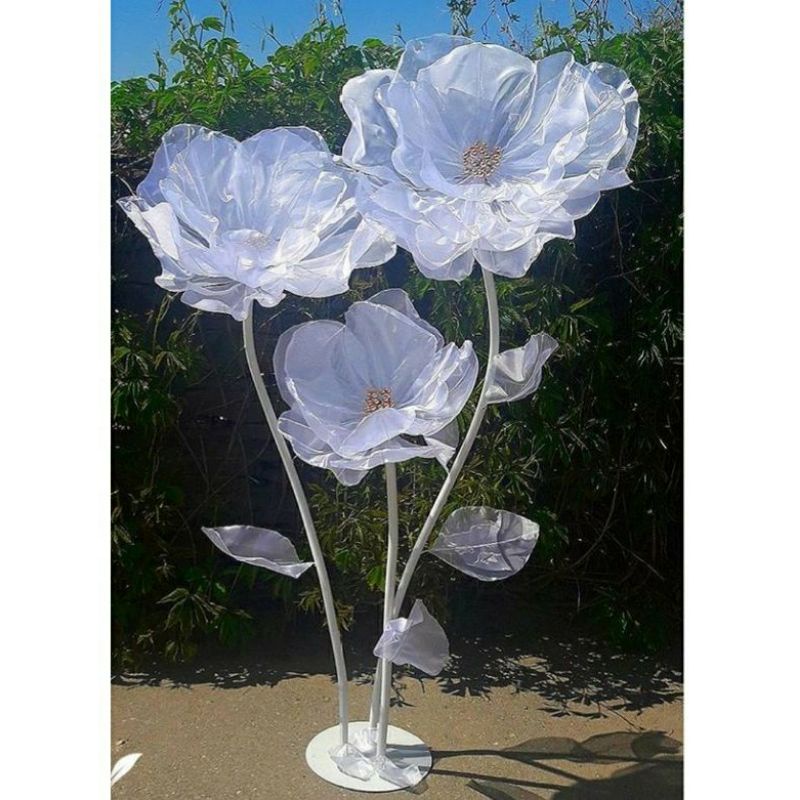 Chùm dây hạt cườm làm nhụy hoa voan khổng lồ