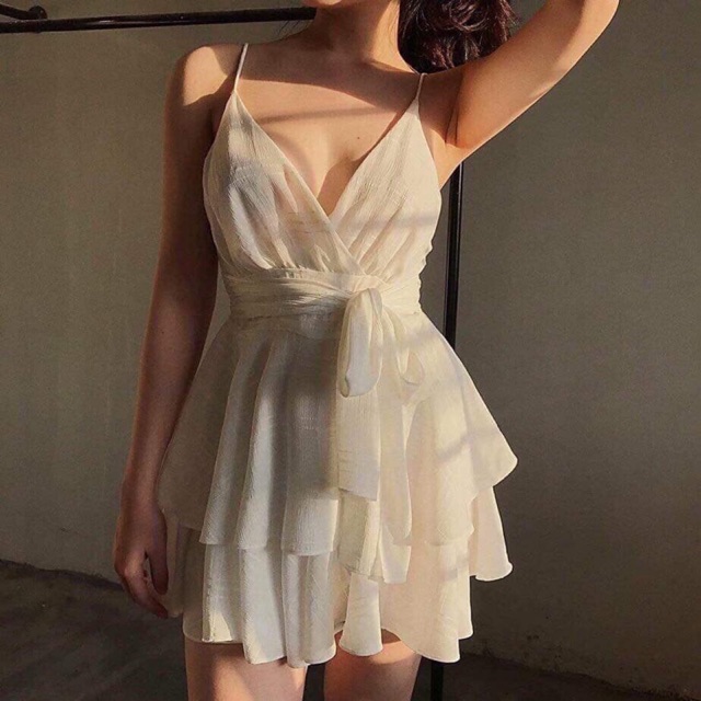 Jumpsuit màu trắng trơn xô hai dây ngực đắp chéo xoè tầng nơ eo [N2651]
