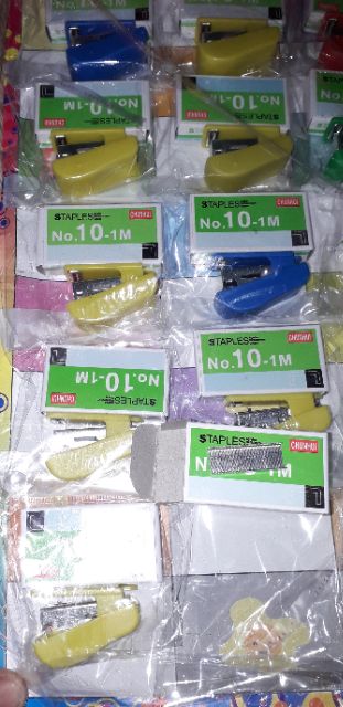 Một chiếc ghim bấm mini bằng nhựa rất đẹp cho bé