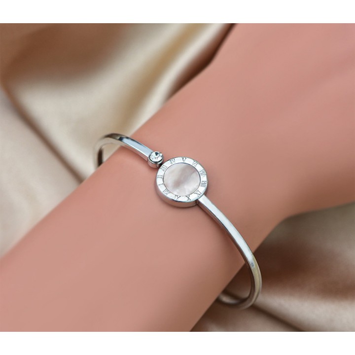 Vòng tay nữ titan cao cấp có mặt la mã siêu đẹp, bền màu, hợp thời trang