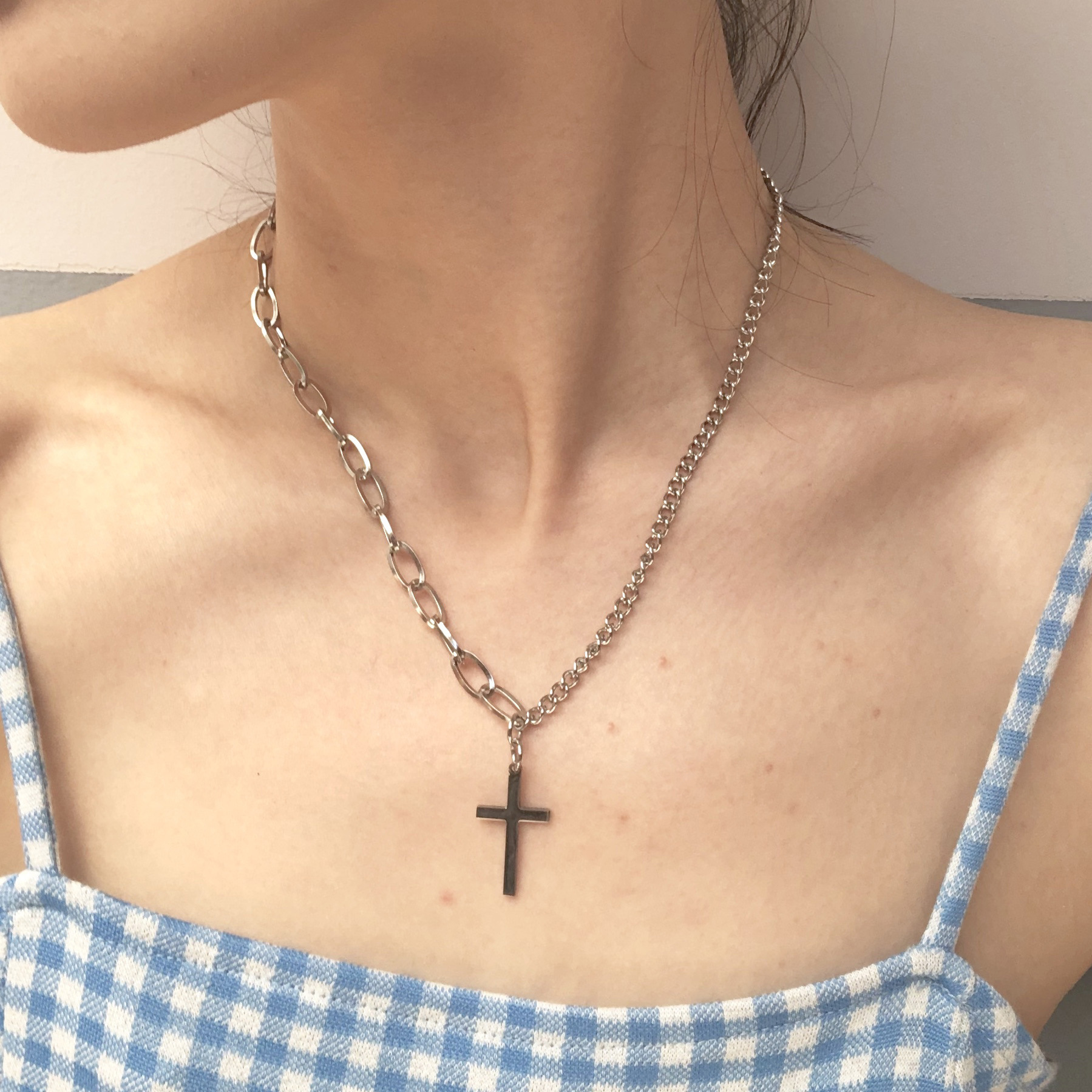  Asymmetrical necklace with cross pendant