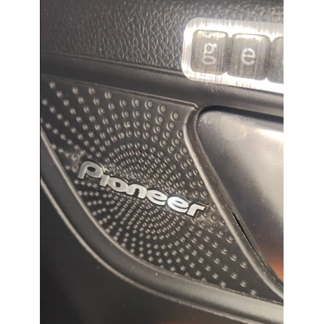 Nhãn dán trang trí loa xe hơi hình logo thương hiệu