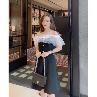 Đầm tiêu thư trễ vai phối ren siêu xinh