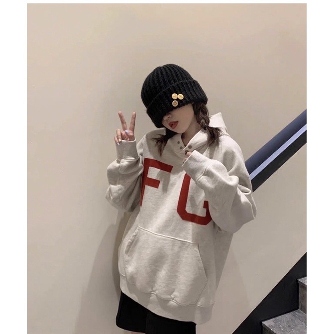 áo khoác hoodie có nút bấm ở nón in FG