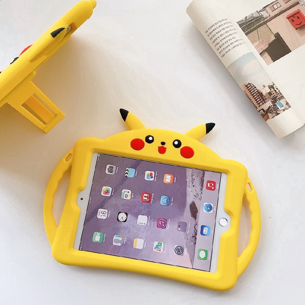 Ốp máy tính bảng gel silica kiểu Pikachu có tay cầm+giá đỡ cho APPLE IPAD AIR 1/ 2 IPAD 2/ 3/ 4 10.2 INCH MINI 1/ 2/ 3 | BigBuy360 - bigbuy360.vn
