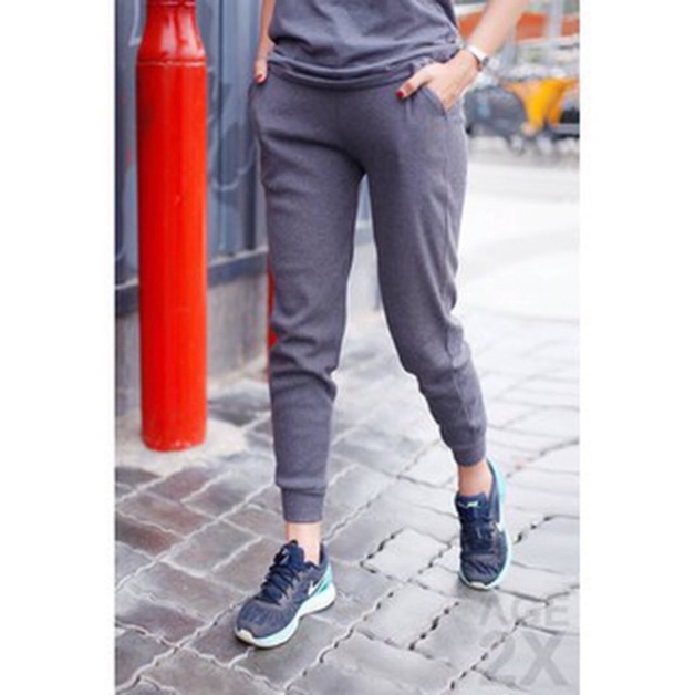 Quần jogger thun kèm hình thật