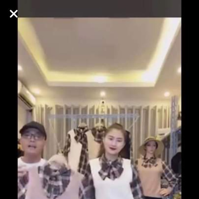 Áo len pha màu sữa