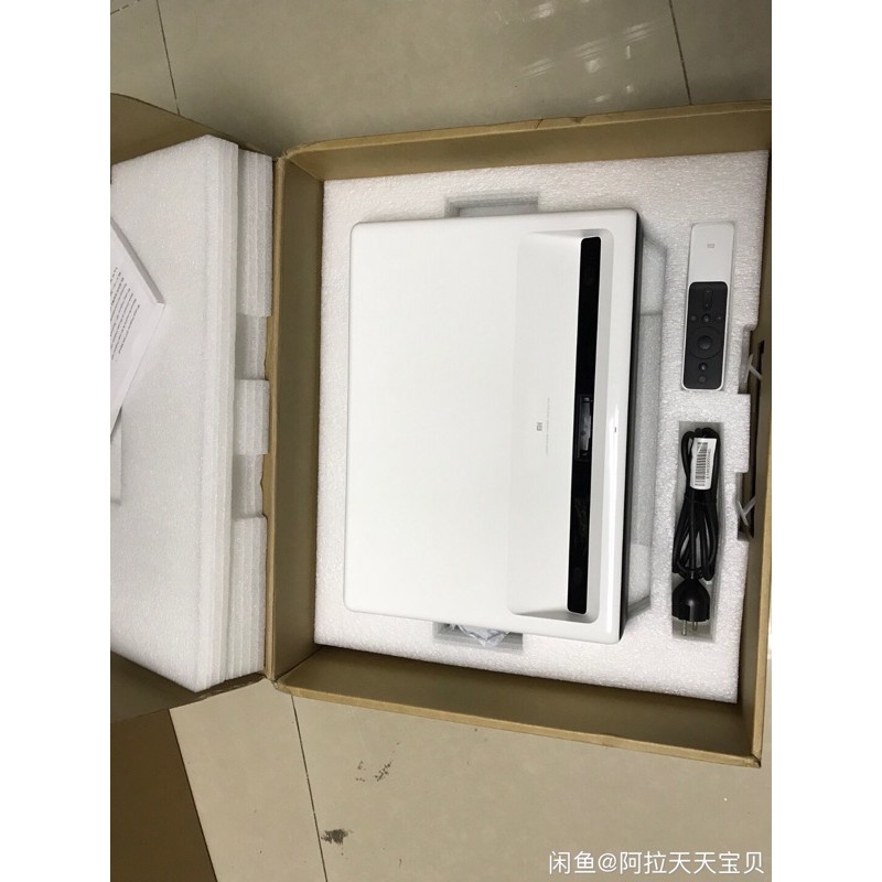 Máy chiếu Xiaomi Laser 150 siêu gần