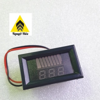 Đồng hồ đo điện áp hiển thị dung lượng acquy.