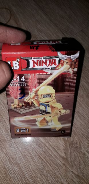 Lắp ráp 1 hộp LegoNinjago Gold LB393 có nhiều chi tiết