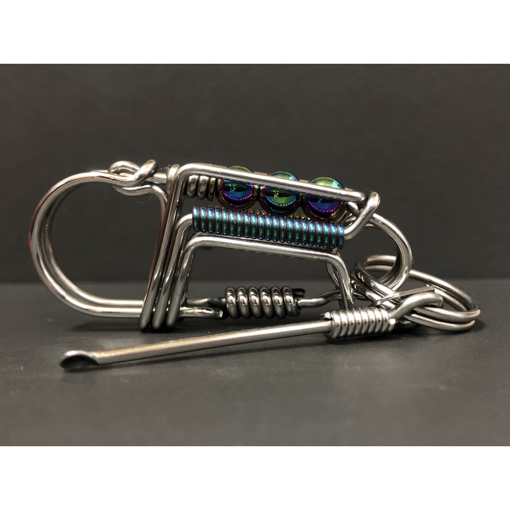 Móc khóa inox thủ công phối titan