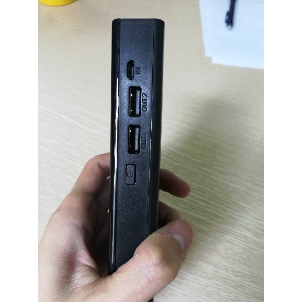 Sạc dự phòng 15000 mAh FREESHIP Tích Hợp Sạc Nhanh Fast Charge Mặt Kính Đen hiển phần trăm thị pin 2 USB Có Đèn