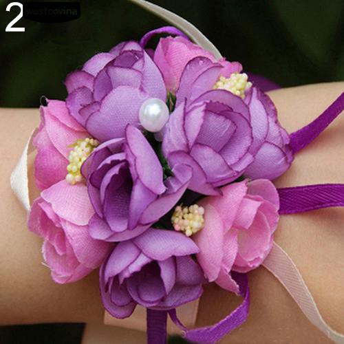 Vòng hoa đeo tay đám cưới cho phù dâu