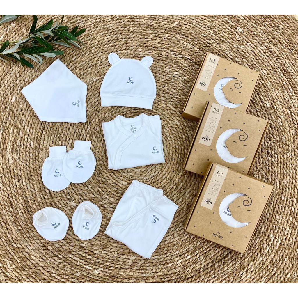 Set quà sơ sinh cho bé thương hiệu Moon - Made in Việt Nam (kèm hộp quà giấy như hình)