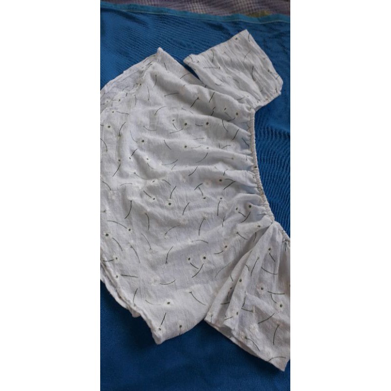 Pass croptop hoa trắng như hình