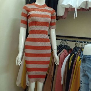 Váy kẻ body
