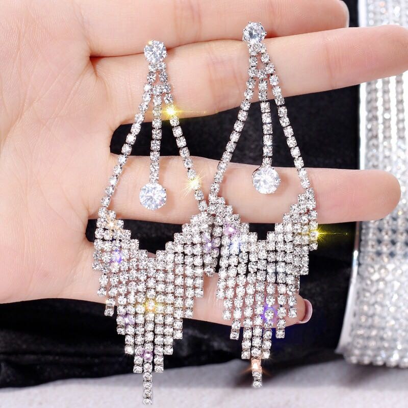 Khuyên tai tiệc tam giác nhọn tua rua sang chảnh KT263