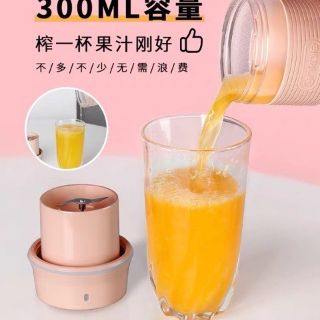 Cốc xay sinh tố cầm tay.