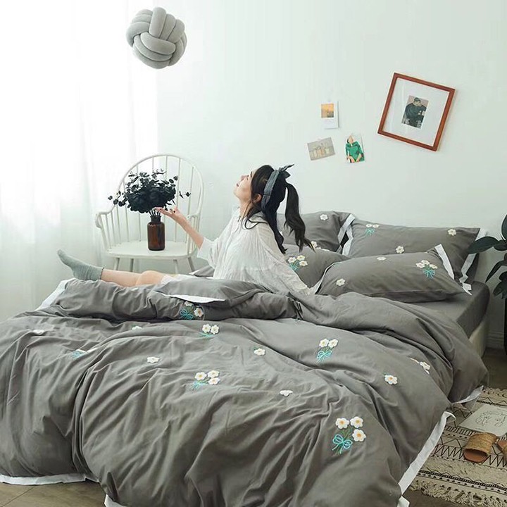 Bộ chăn ga gối drap giường chất vải ĐŨI SILK họa tiết chùm hoa xám
