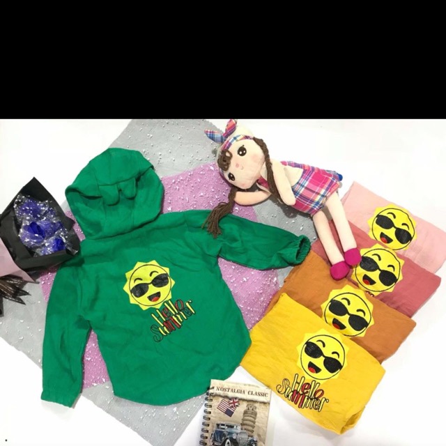 Ao chong nang cho ca be trai va be gai ak cac me nhanh tay dat hang cho be yeu nha minh di ak. So lu