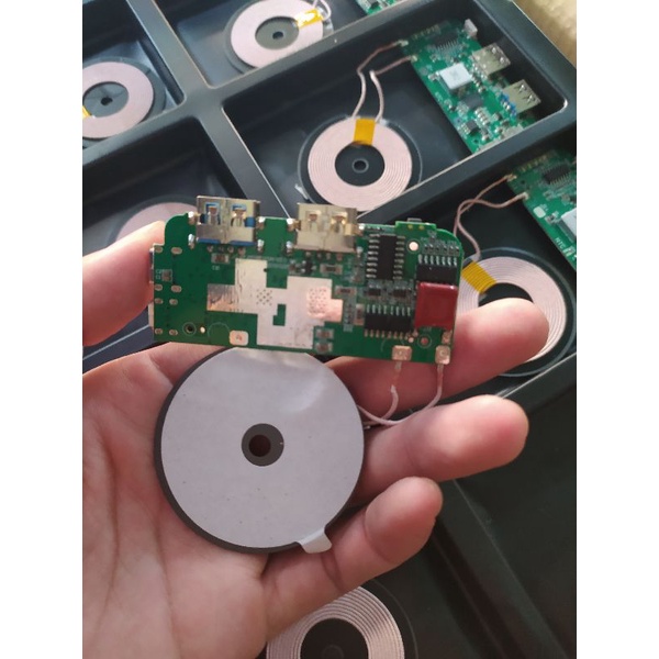 Box sạc không dây 18w