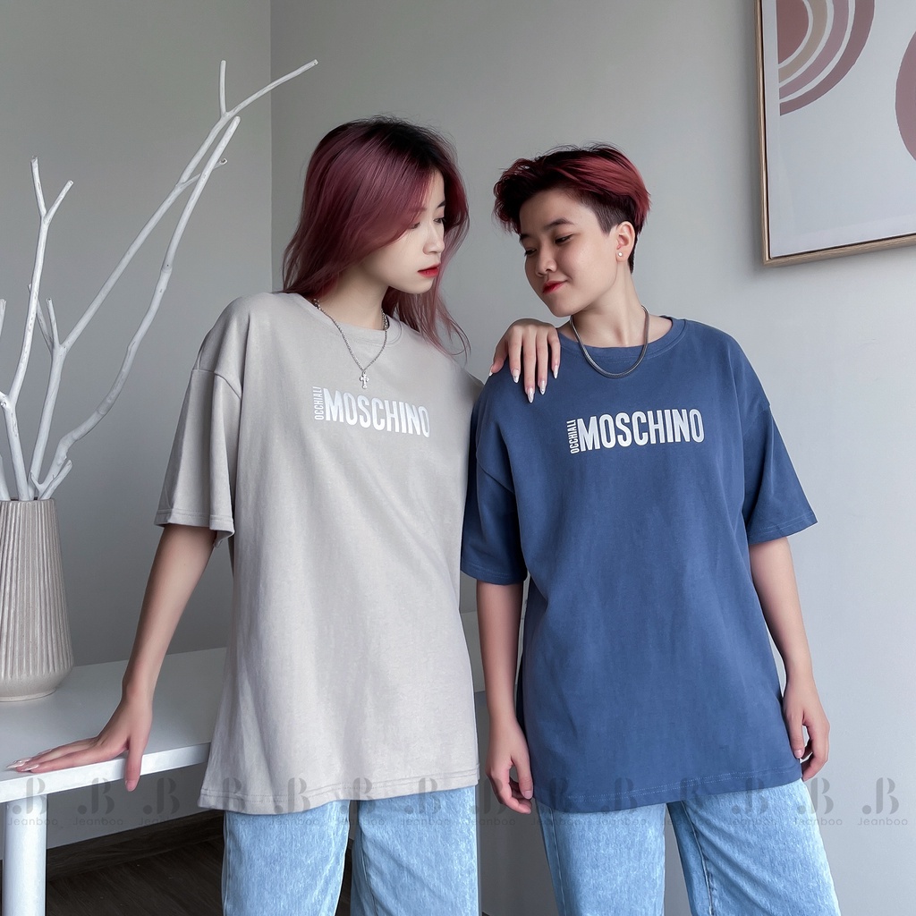Áo phông nữ tay lỡ freesize, áo thun couple trắng đen Moschino unisex form rộng - Jeanboo