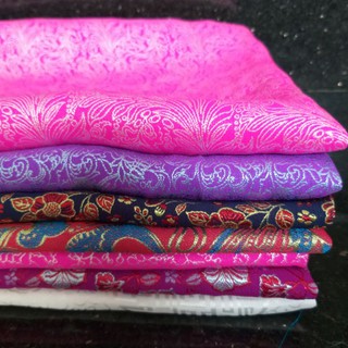 Vải gấm hàng khúc , mảnh nhỏ.