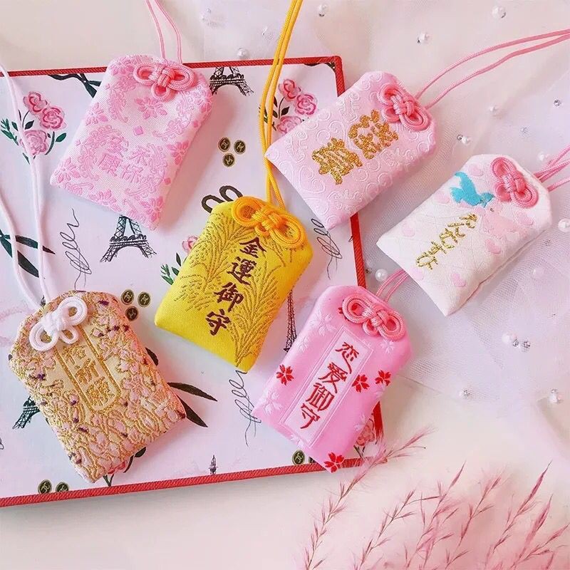 Túi Phước May Mắn Omamori phong thủy Bọc Vỏ Silicon trang trí xinh xắn